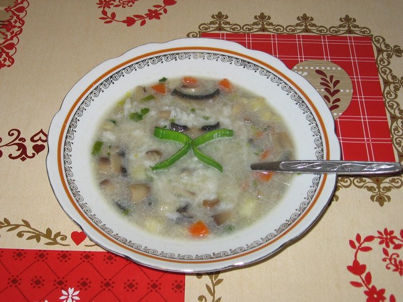 Zupa pieczarkowa z porem i ryżem Zupa pieczarkowa z porem i ryżem
