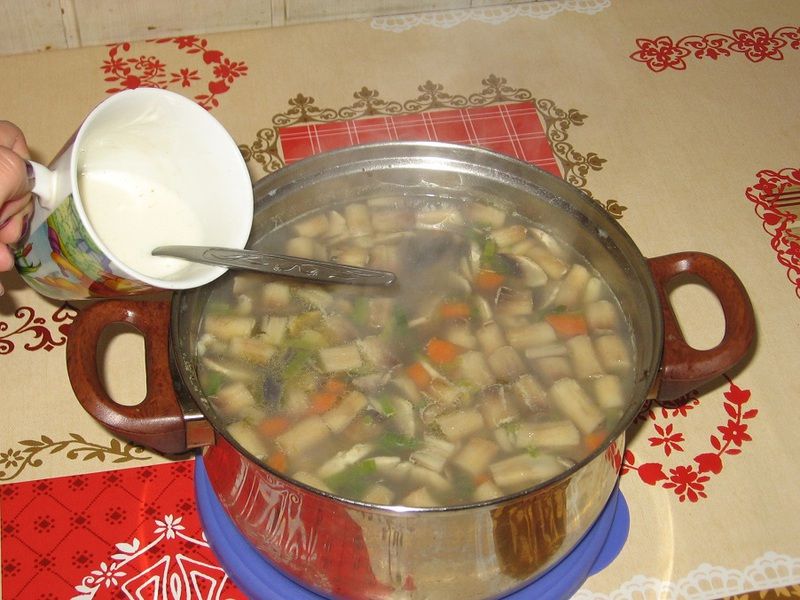 Zupa pieczarkowa z porem i ryżem