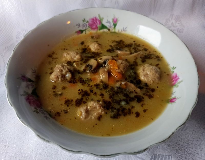 Zupa pieczarkowa z pulpecikami Zupa pieczarkowa z pulpecikami