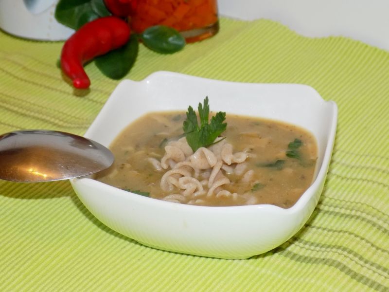 Zupa pieczarkowa z serem pleśniowym i makaronem Zupa pieczarkowa z serem pleśniowym i makaronem