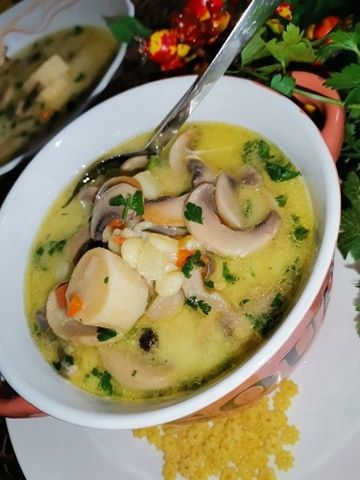 Zupa pieczarkowa z ziemniakami i makaronem