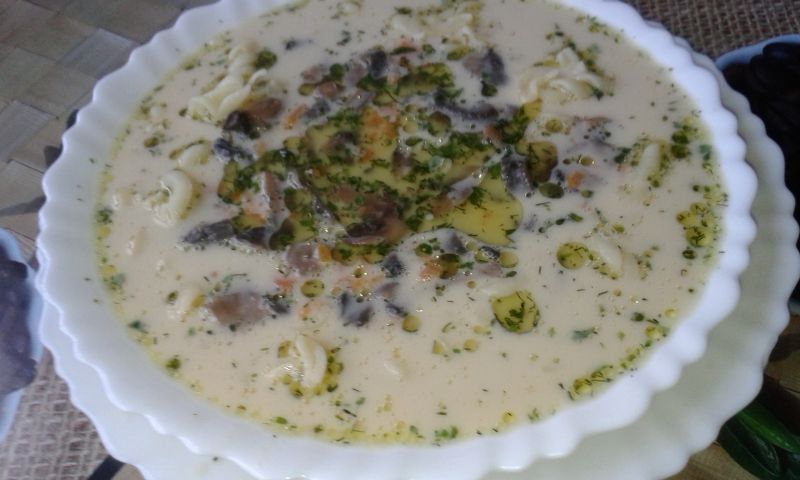 Zupa pieczarkowa ze śmietaną