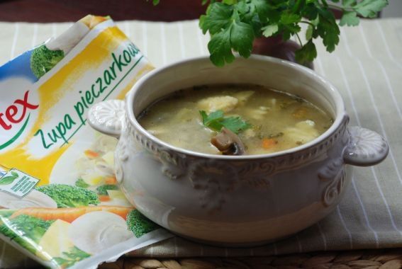 Zupa pieczarkowo-boczniakowa z lanymi kluseczkami