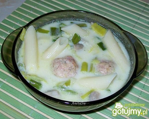 Zupa pieczarkowo-porowa z klopsikami 2