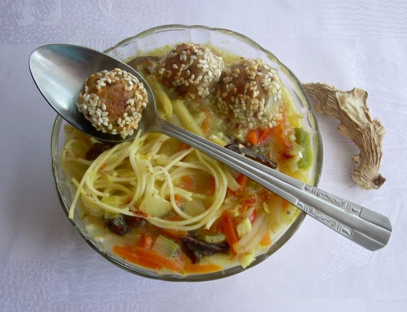 Zupa po chińsku z pulpecikami