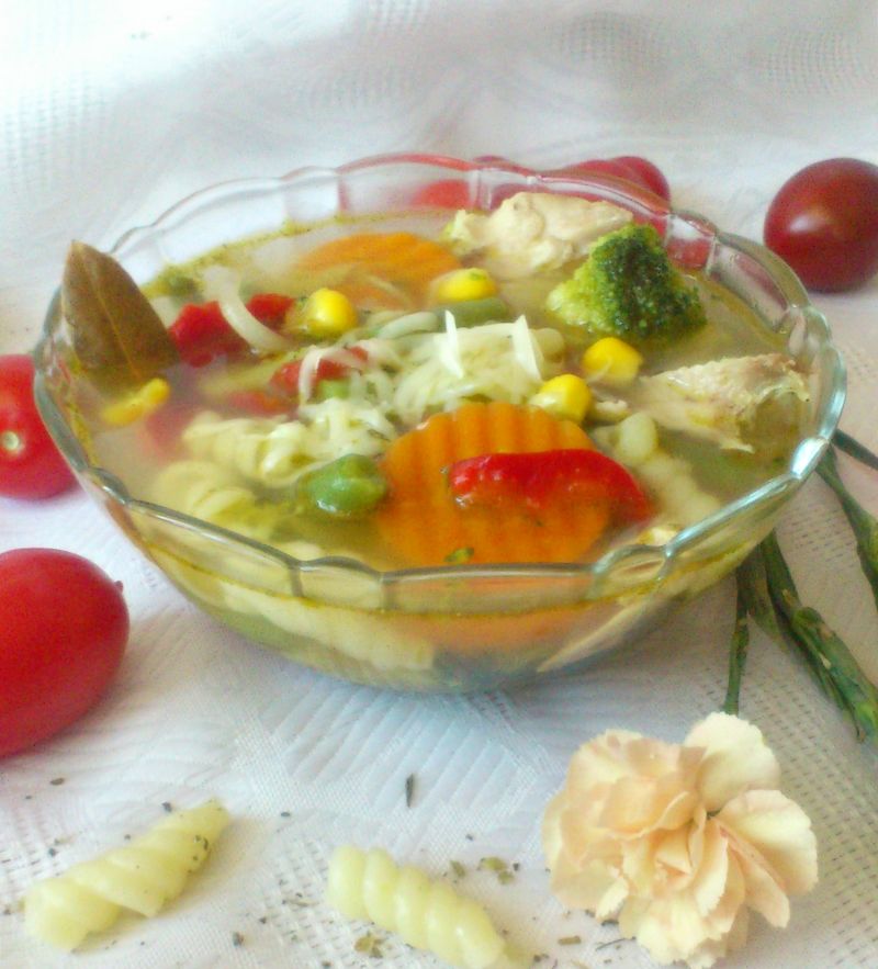 Zupa po włosku z kurczakiem i mozzarellą wg Di Zupa po włosku z kurczakiem i mozzarellą wg Di