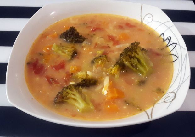 Zupa pomidorowa z brokułami