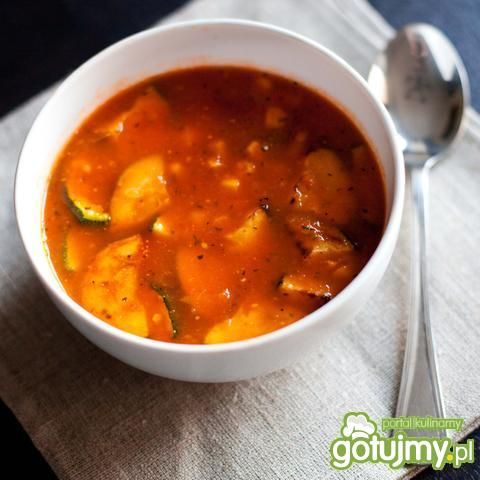 Zupa pomidorowa z cukinią i kukurydzą Zupa pomidorowa z cukinią i kukurydzą