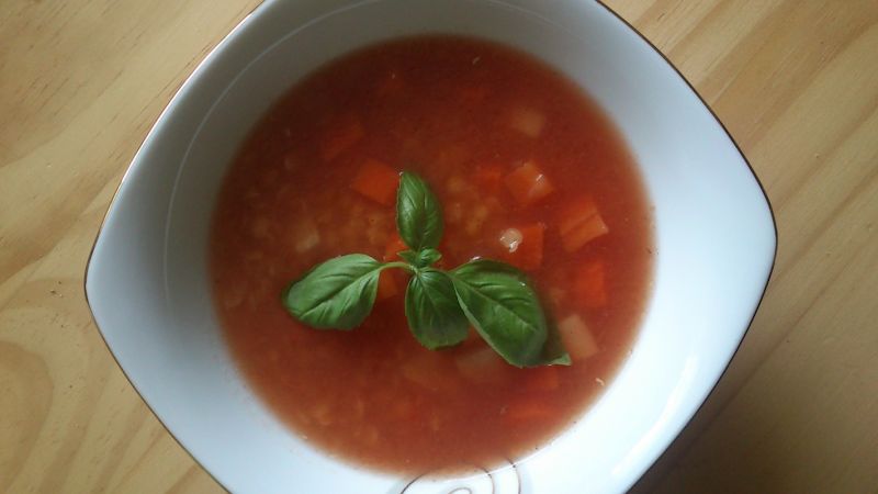 Zupa pomidorowa z czerwoną soczewicą