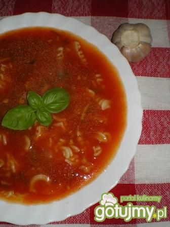 Zupa pomidorowa z czosnkiem i bazylią   