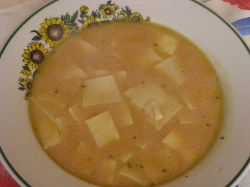 Zupa pomidorowa z domowym makaronem