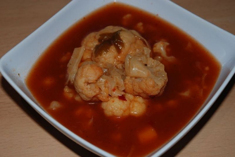 Zupa pomidorowa z kalafiorem na szybko