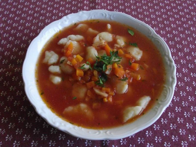 Zupa pomidorowa z kluseczkami  Zupa pomidorowa z kluseczkami
