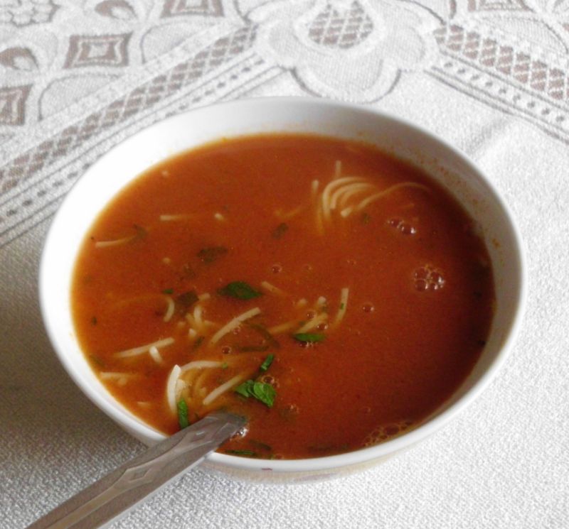 Zupa pomidorowa z makaronem Zupa pomidorowa z makaronem