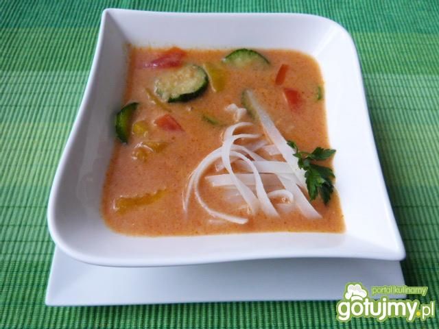 Zupa pomidorowa z makaronem ryżowym