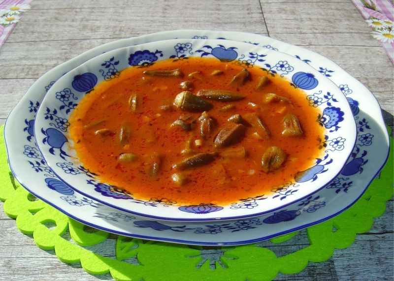 Zupa pomidorowa z okrą po afrykańsku