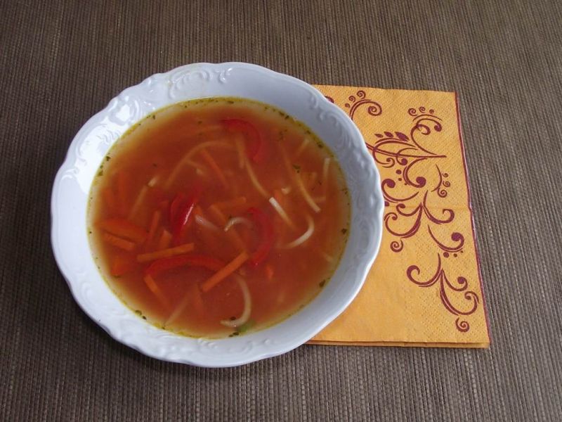 Zupa pomidorowa z papryką i kiełkami bambusa   Zupa pomidorowa z papryką i kiełkami bambusa