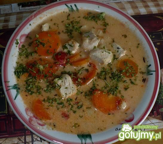 Zupa pomidorowa z pęczakiem i indykiem