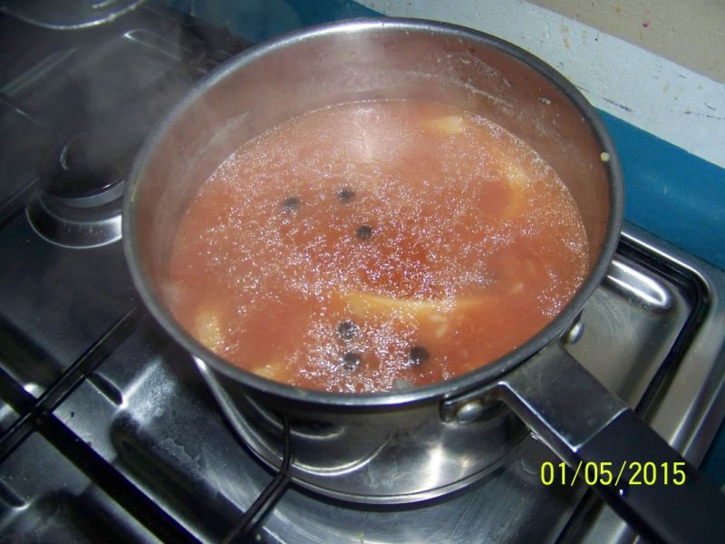 Zupa pomidorowa z ryżem, makaronem i ziemniakami