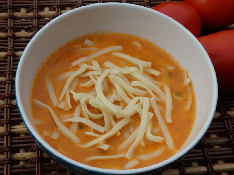 Zupa pomidorowa z serkiem mascarpone