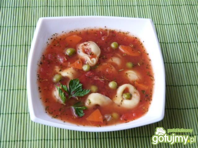 Zupa pomidorowa z tortellini z szynką Zupa pomidorowa z tortellini z szynką