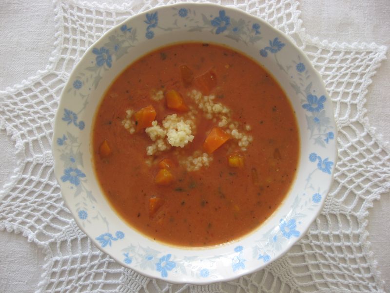 Zupa pomidorowa ze śmietaną