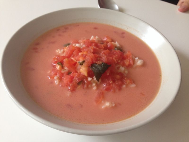 Zupa pomidorowa ze świeżych pomidorów