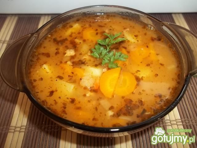 Zupa pomidorowo-grochowa z mięsem Zupa pomidorowo-grochowa z mięsem