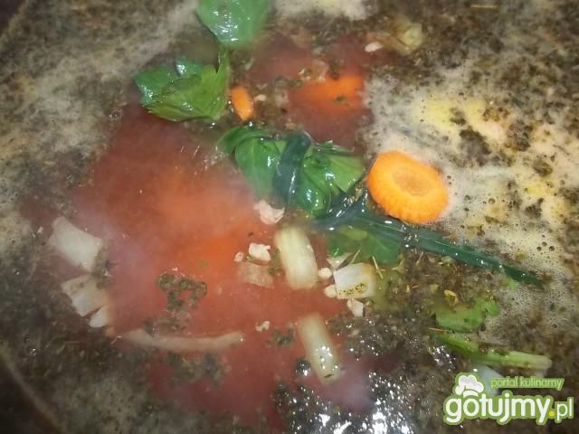 Zupa pomidorowo-grochowa z mięsem