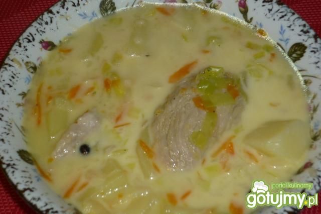 Zupa porowa na żeberkach