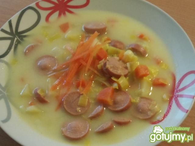 Zupa porowa z paróweczkami Zupa porowa z paróweczkami