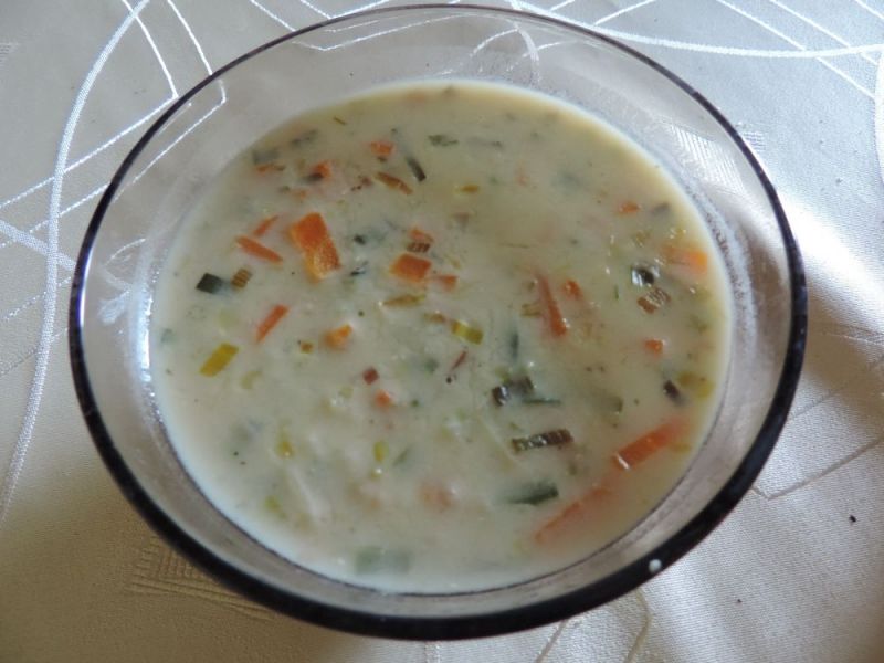 Zupa porowa z serkiem topionym 