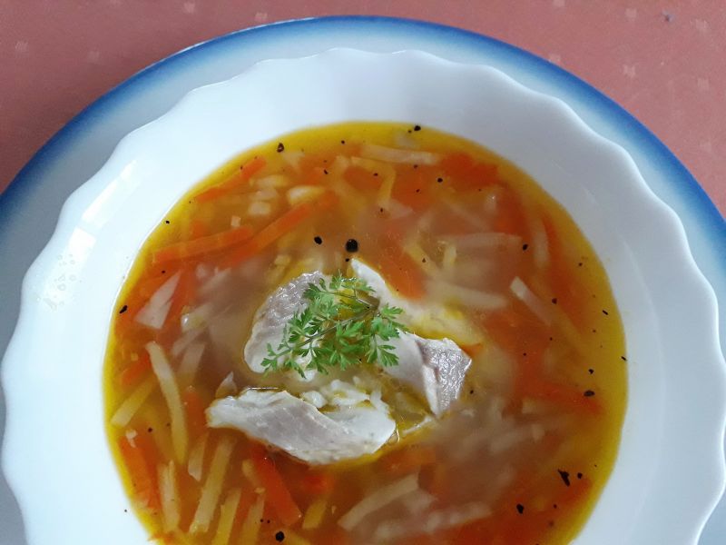 Zupa rybna z pstrąga