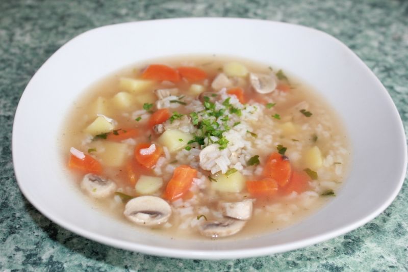 Zupa ryżanka z pieczarkami Zupa ryżanka z pieczarkami
