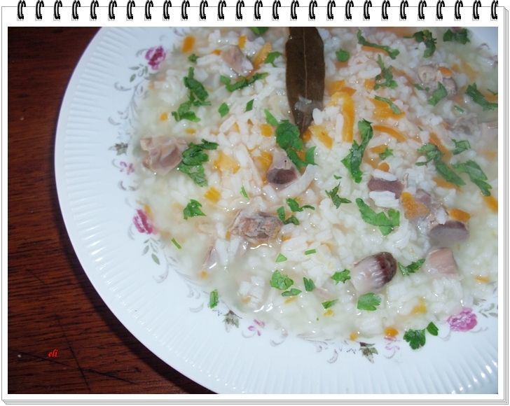 Zupa ryżowa Eli z drobiowymi żołądkami Zupa ryżowa Eli z drobiowymi żołądkami