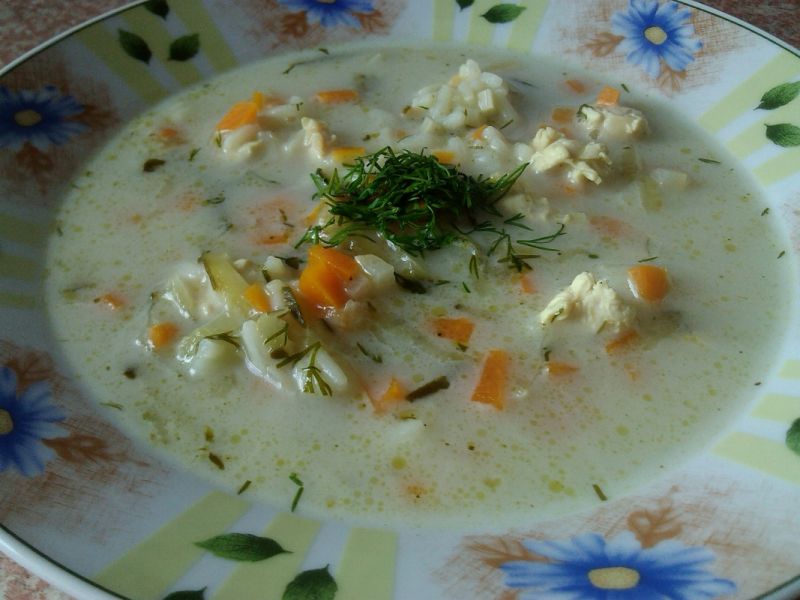 Zupa ryżowa z ogórkiem konserwowym Zupa ryżowa z ogórkiem konserwowym