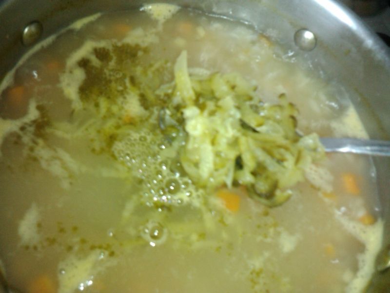 Zupa ryżowa z ogórkiem konserwowym