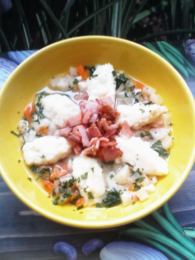 Zupa selerowa z jogurtowymi kluseczkami Zupa selerowa z jogurtowymi kluseczkami