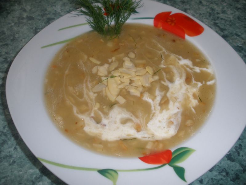Zupa selerowa z migdałami Zupa selerowa z migdałami