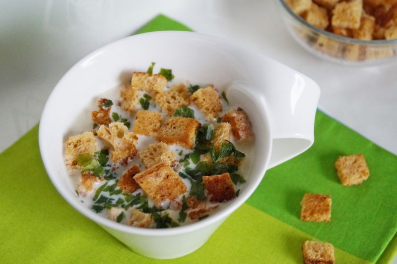 Zupa serowa z grzankami Zupa serowa z grzankami