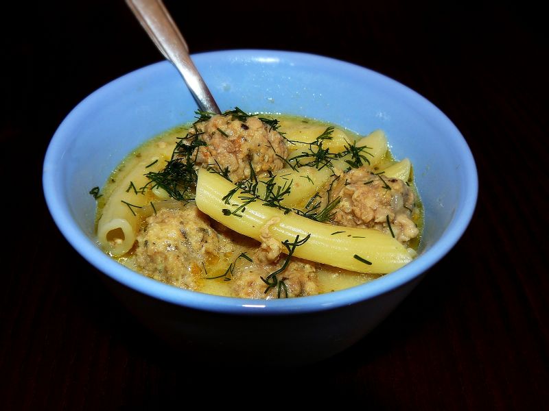 Zupa serowa z mini pulpecikami i makaronem