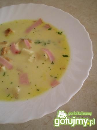 Zupa serowa z szynką i grzankami