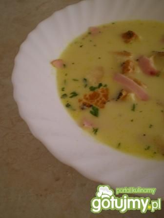 Zupa serowa z szynką i grzankami