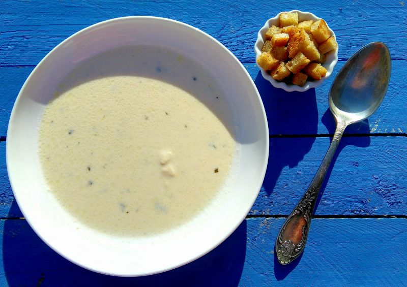 Zupa serowo- czosnkowa Zupa serowo- czosnkowa