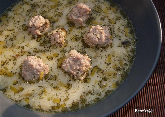 Zupa serowo-porowa z klopsikami