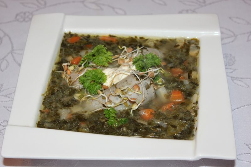 Zupa szczawiowa z białą kiełbasą