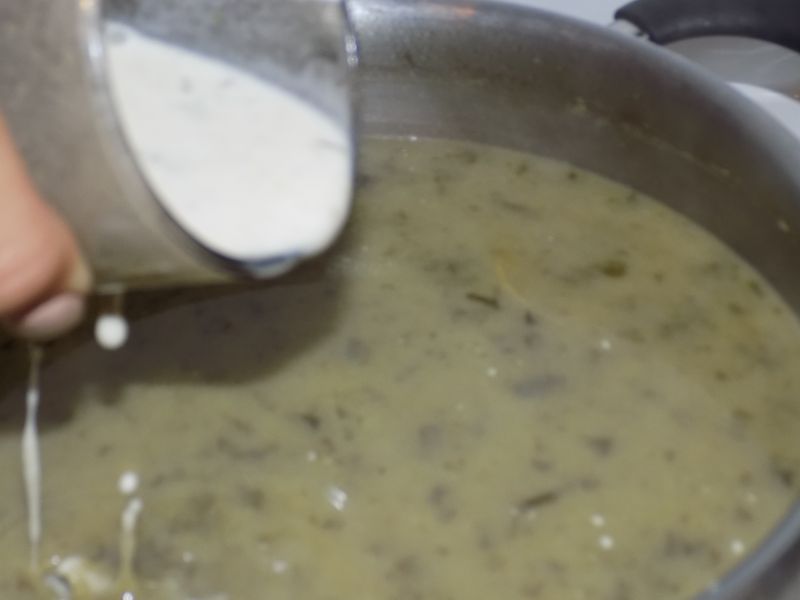 Zupa szczawiowa z grzankami