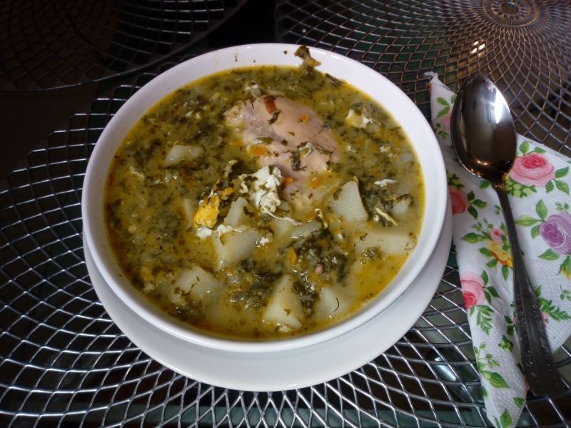 Zupa szczawiowa z kurczakiem i kaszą manną