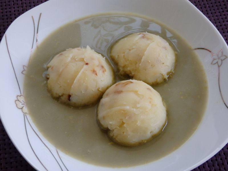 Zupa szczawiowa z tłuczonymi ziemniakami Zupa szczawiowa z tłuczonymi ziemniakami