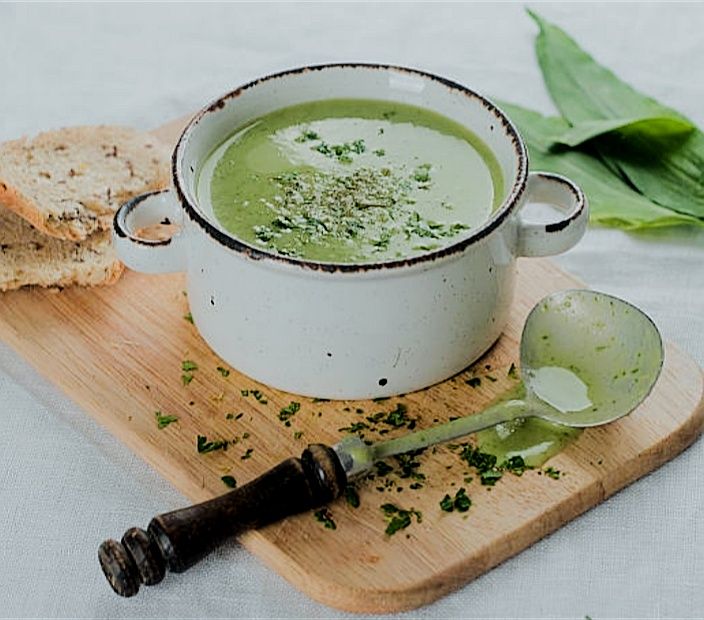 Zupa szczawiowa z topionym serem